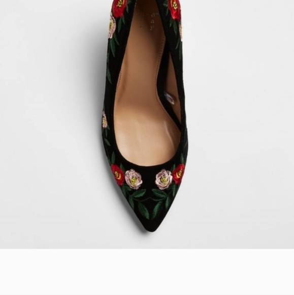 ✨️✨️✨️WOMEN'S HEELS WITH EMBROIDERED FLOWERS 7.5 - Picture 2 of 5